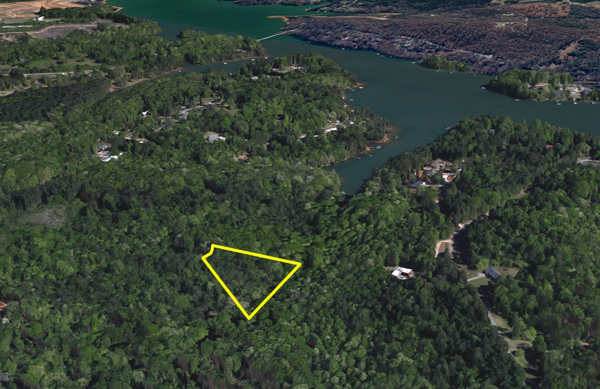 1.3 Acre Lot - Escape to this beautiful wooded homesite close to Lake Hartwell